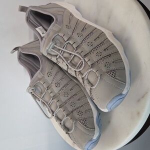 JBU Women's Leather Athletic Shoes in Light Gray Size 7.5